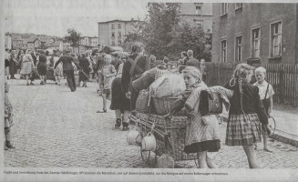 Flüchtlinge mit Bollerwagen