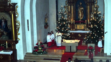 Mit einem von Pfarrer Michael Erhart feierlich gestalteten Festgottesdienst in der Pfarrkirche St. Nikolaus startete die Gemeinde Sand in ihr Jubiläumsjahr 2014.