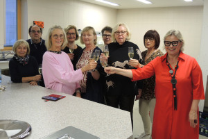 Das Helferteam mit den Verantwortlichen des Hallenbasares für Kindersachen Andrea Roth und Paul Hümmer zeigten sich erfreut über die gute Resonanz der Veranstaltung. Nach der positiven Resonanz beschloss die Helferrunde auch im nächsten Jahr am 8. Novembe