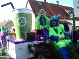 Die Gruppe Müller wies auf alkoholfreie Getränke beim Sander Faschingszug hin