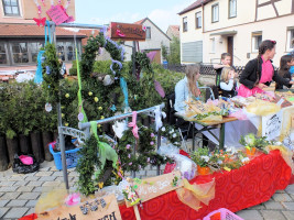 55 Bunt gemischt waren die vielfältigen Angebote beim Markttag in Sand