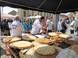 64 Immer wieder ein beliebtes Schmankerl ist der Original Sander Käsekuchen