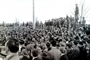 Dichte Zuschauerränge 11.500 Schlachtenbummler sahen 1961 das Derby Haßfurt gegen Bamberg. Sag mit wo die Frauen sind? Fußball war früher eine Männerdomäne. Foto: Jakob Schneyer