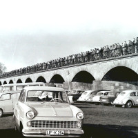 Zuschauer auf Flutbrücke Die 1.300 Zuschauer auf der Flutbrücke wurden natürlich auch abkassiert. Foto: Jakob Schneyer